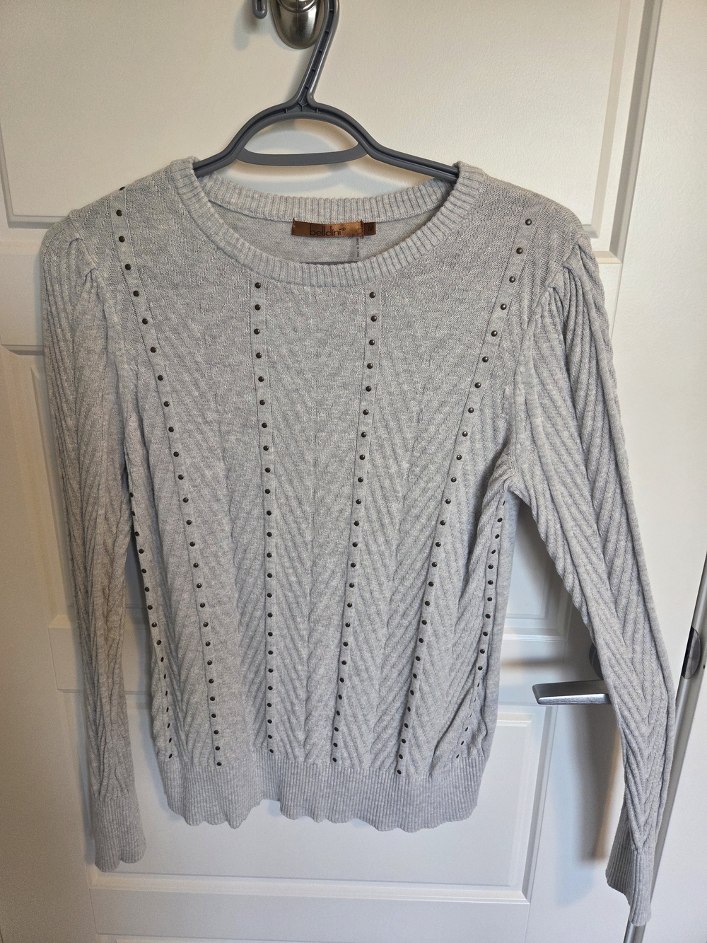 Belldini Gray Cable Knit Studded Sweater Size Medium Crew Neck Long Sleeve Cozy